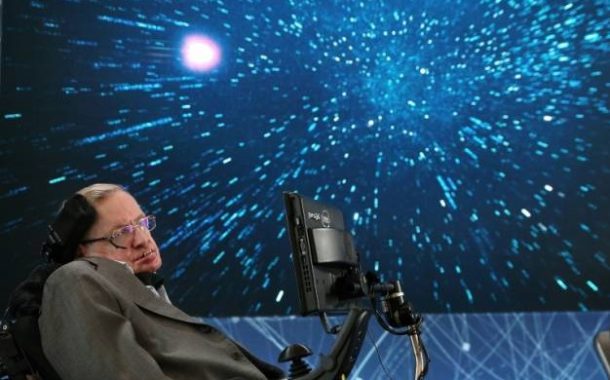 Stephen Hawking, l'homme qui a défié son handicap