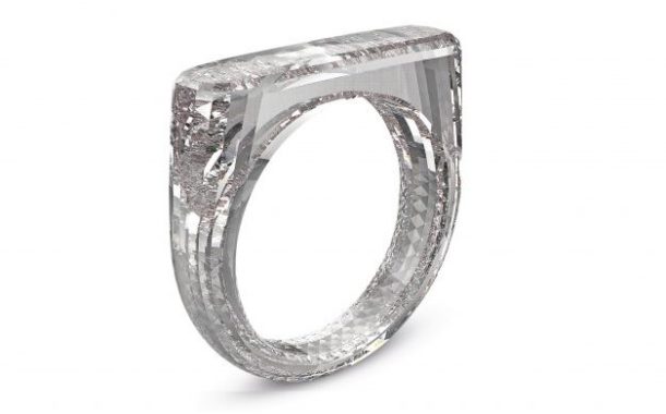 Enchères: une bague signé Apple