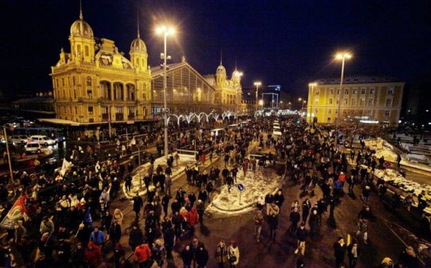 Manif' anti-Orban à Budapest, la grogne prend de l'ampleur