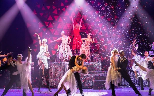 Paris s'enflamme pour “La Boule Rouge”