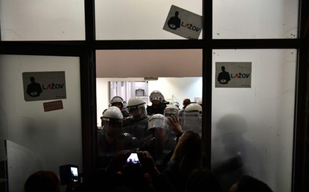 Serbie et Monténégro: les atteintes à la liberté de la presse inquiètent Bruxelles