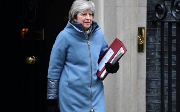 Brexit: Theresa May met la pression sur Bruxelles, avant un vote crucial