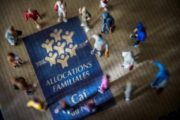 Allocations, tarifs...ce qui change au 1er avril (et ce qui a été reporté)